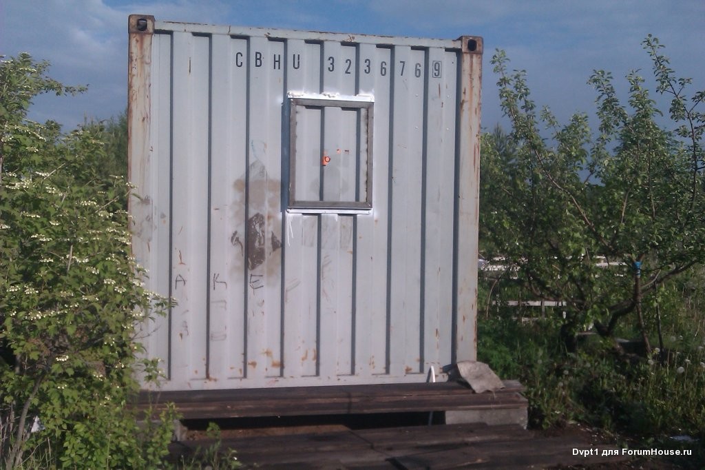 House from the container in the garden